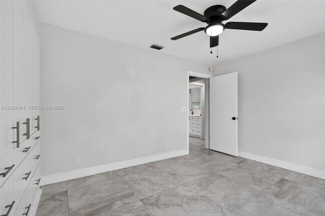 Building Photo - 9654 Sun Pointe Dr