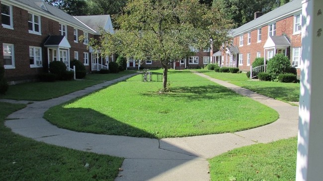 Primary Photo - Bloomfield Garden