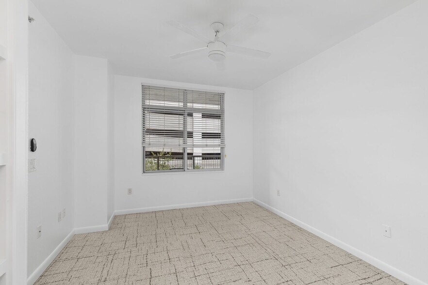 Building Photo - 54 Rainey St
