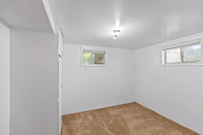 Building Photo - 381 N 200 W