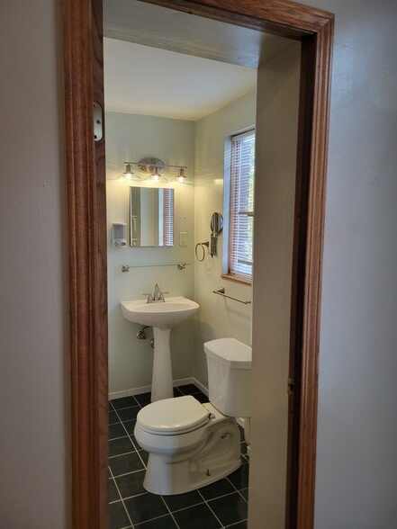 Updated Bath - 629 Oak St