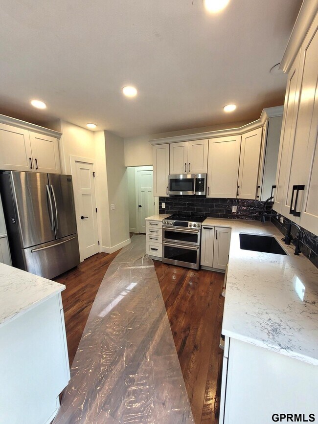Building Photo - 16402 Iske Dr