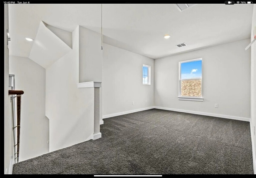 Building Photo - Room in House on Blackwell Ln