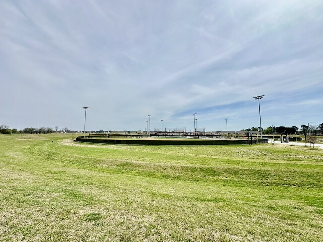 Building Photo - 6747 Winterwood Ave