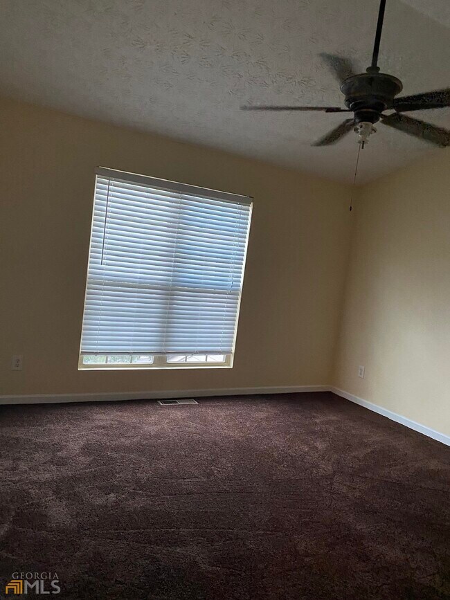 Building Photo - 7200 Grosbeak St