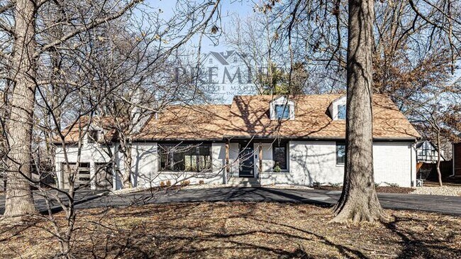 Building Photo - Stunning Remodeled 4 bedroom / 4 bath-2026...