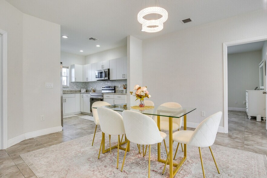 Building Photo - 2601 NW 15th Ct