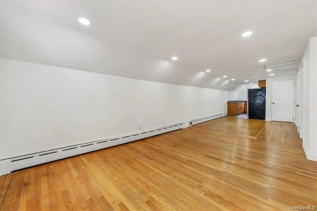 Building Photo - 428 Powell Ave