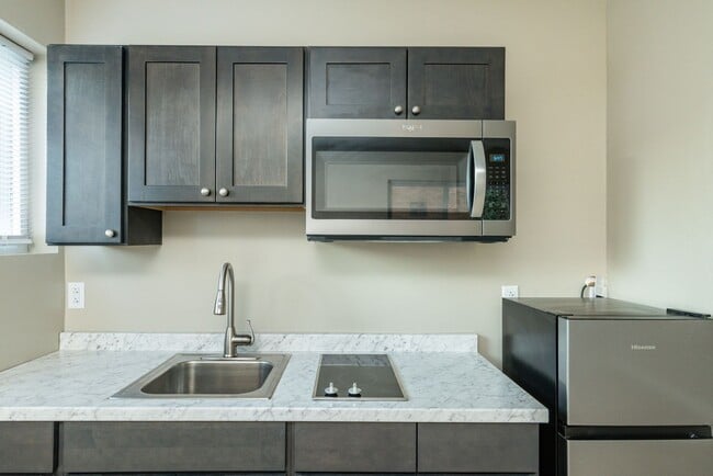 Building Photo - 104 S 51st St