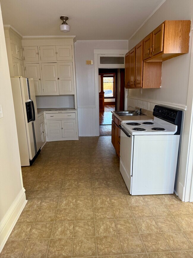 Building Photo - 632 Wilson Ave