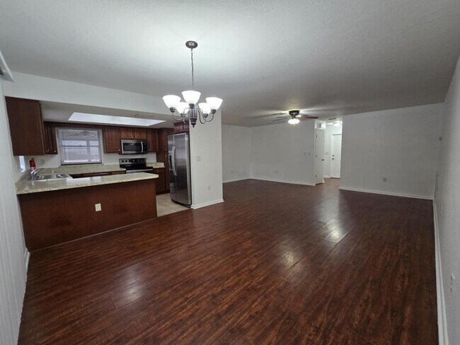 Building Photo - 1420 Mariner Blvd