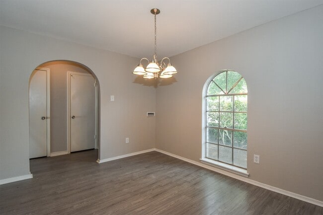 Building Photo - 11719 Murr Way