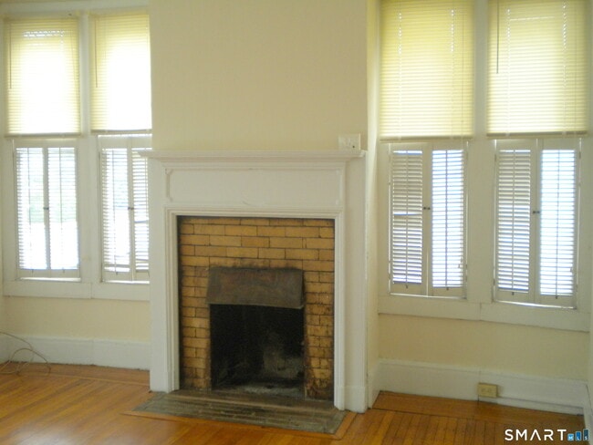 Building Photo - 382 Whitney Ave