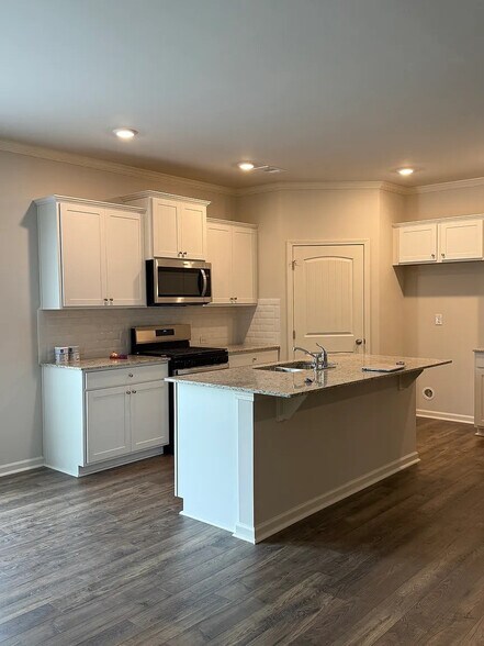 Building Photo - Room in Townhome on Greyton Dr