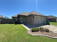Building Photo - 3 Bedroom 2 Bath home located in Lakeside ...