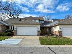 Building Photo - 571 Sycamore Cir