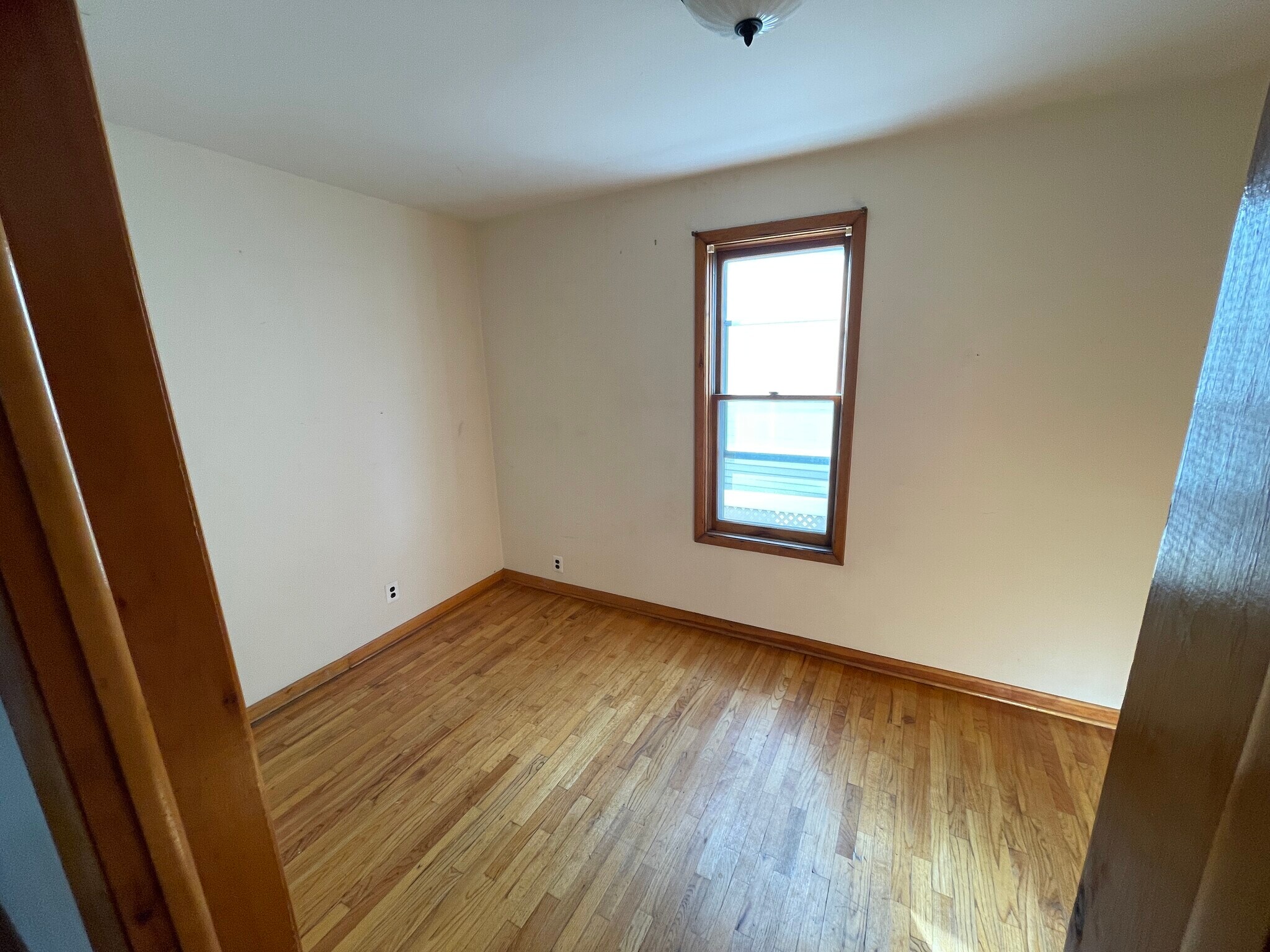 Building Photo - 44 Vreeland Ave