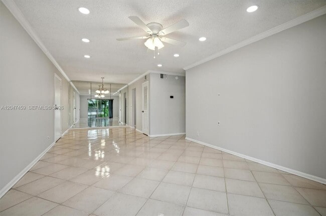 Building Photo - 6209 Bay Club Dr