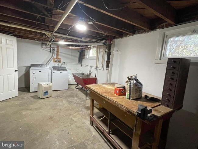 Building Photo - 2924 Marshall St