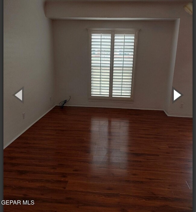 Building Photo - 301 Rose Ln