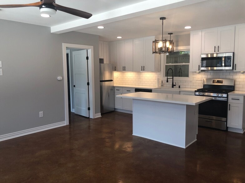 View of 2nd bedroom - 1742 W Main St