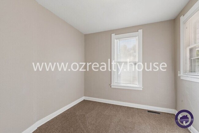 Building Photo - 1005 Elysian Ave