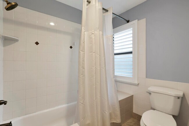 Building Photo - 13105 Belhaven Ct