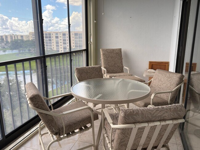 Building Photo - 7240 Huntington Ln