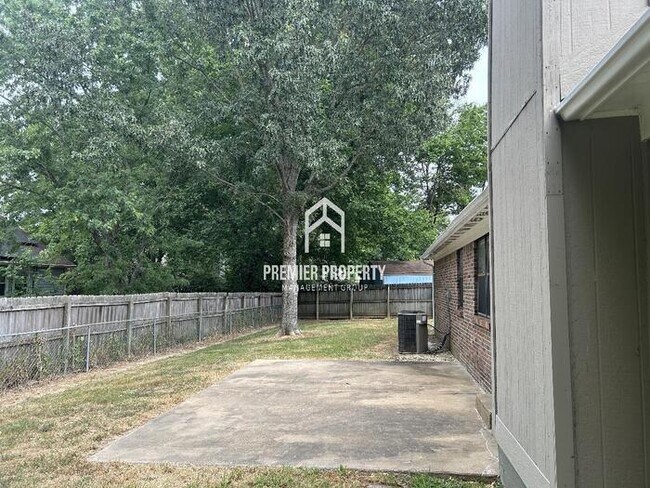 Building Photo - 7376 Hollorn Ln
