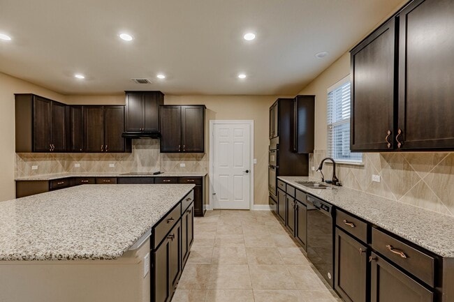 Building Photo - Beautiful 4BR / 2.5BA Home – Walk-In Closet, Covered Deck & Laundry Room