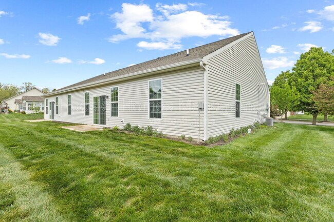 Building Photo - 556 Dylan Dr