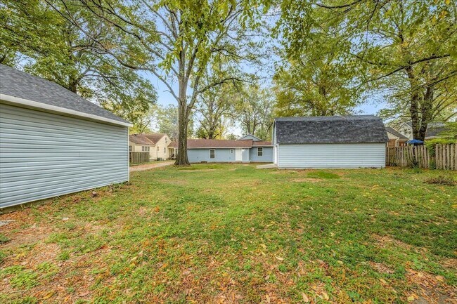 Building Photo - 3587 Cowden Ave