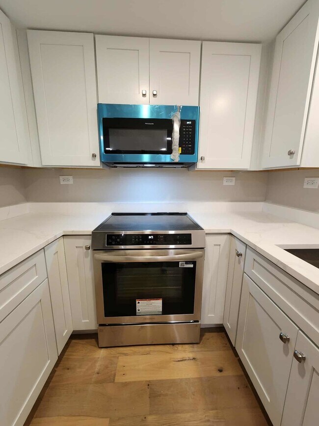 Building Photo - 6321 S Eberhart Ave