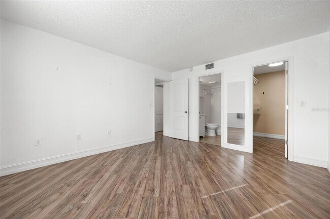 Building Photo - 3223 S Beneva Rd