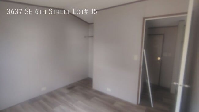 Building Photo - 3637 SE 6th St