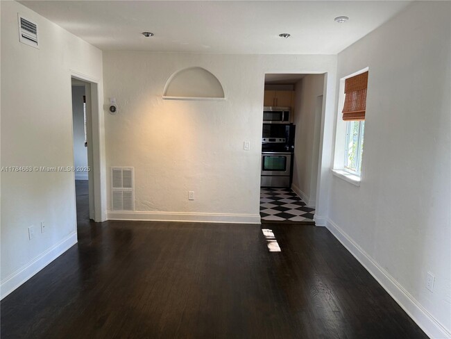Building Photo - 502 NE 70th St