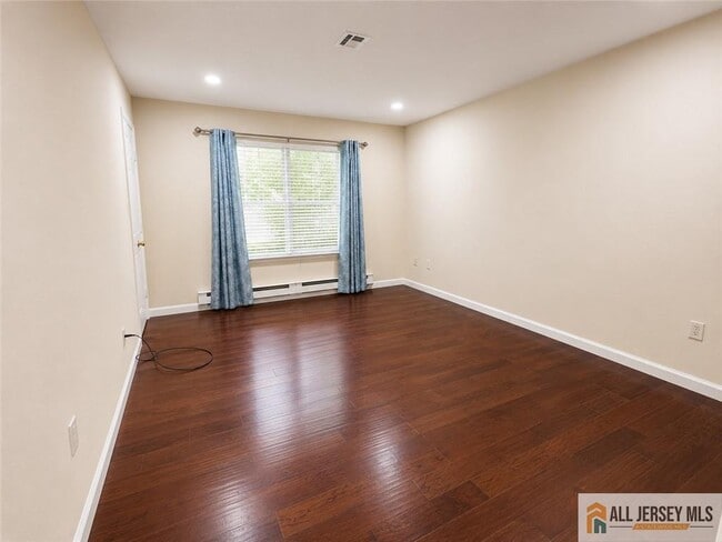 Building Photo - 441B Belford Rd