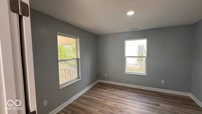 Building Photo - 1107 E Mulberry St