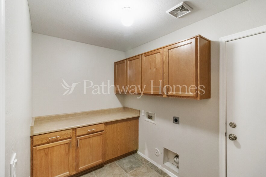 Building Photo - 31420 N Shale Dr