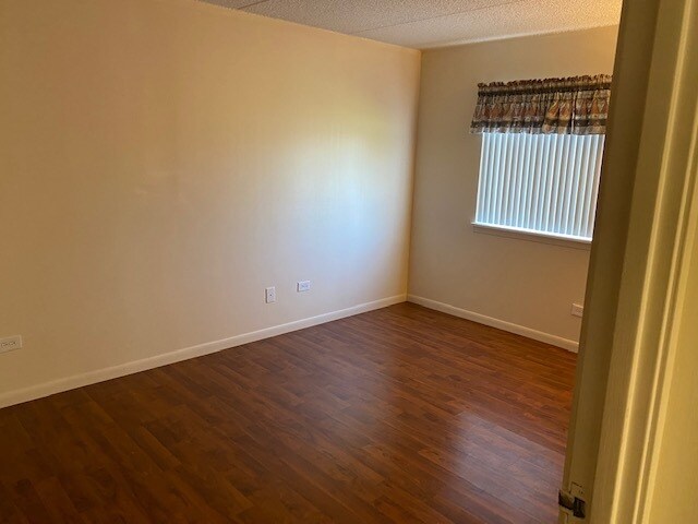 Building Photo - 5S100 Pebblewood Ln