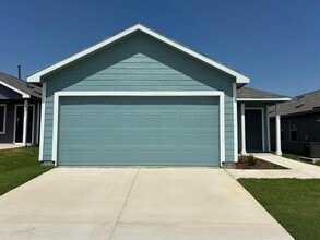 Building Photo - 1005 Raintree Rd