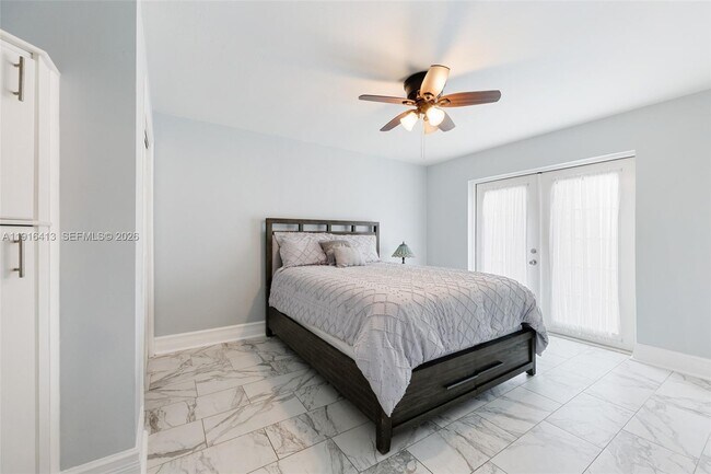 Building Photo - 112 Milton St