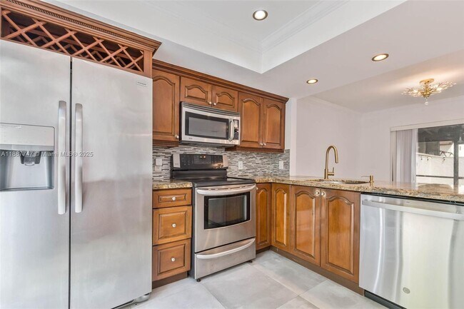 Building Photo - 11135 SW 134th Ct