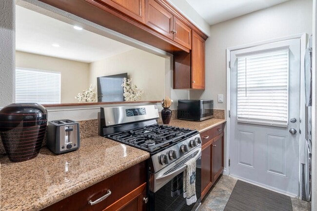 Building Photo - 1526 San Jose St