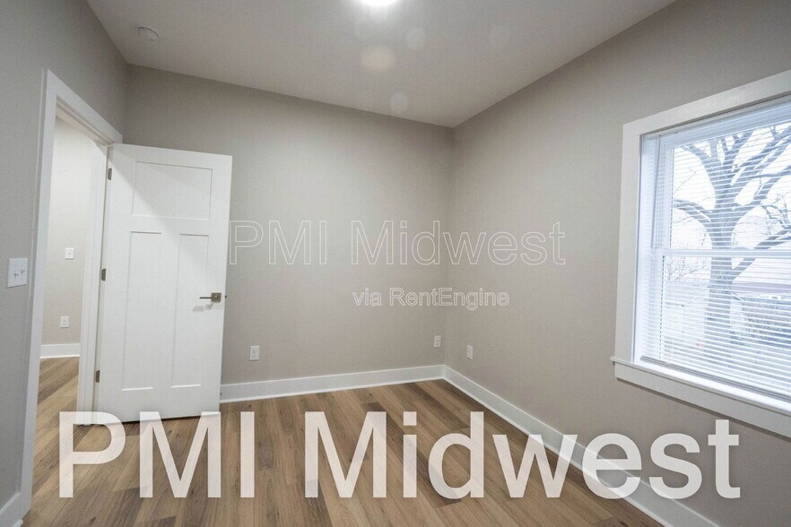 Building Photo - 20 Schiller St