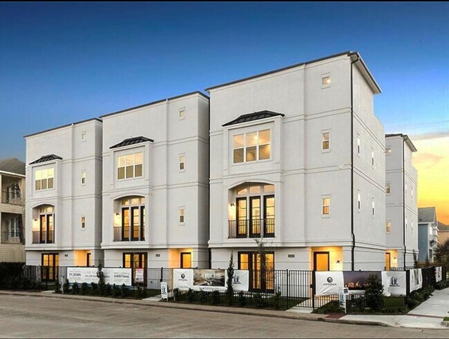 Building Photo - 1714 Stuart St