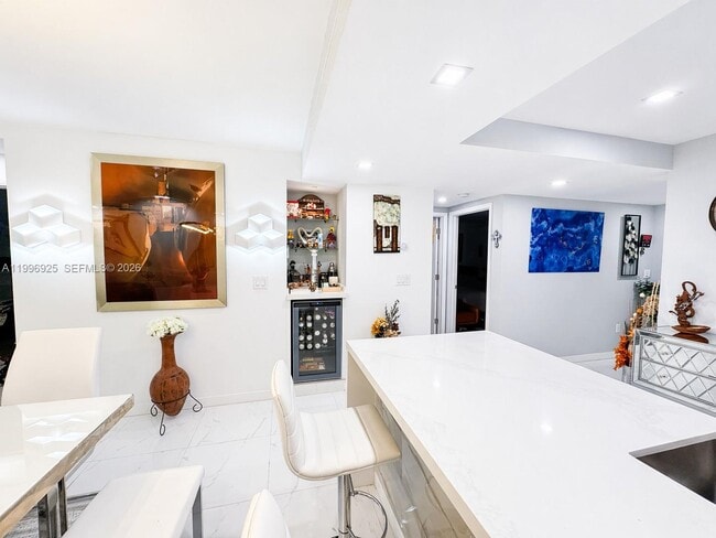 Building Photo - 2370 NE 135th St