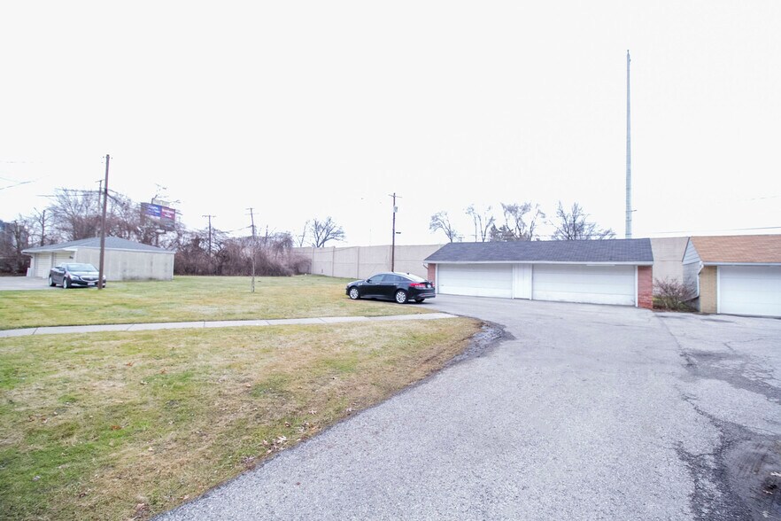 Building Photo - 3036 Carskaddon Ave