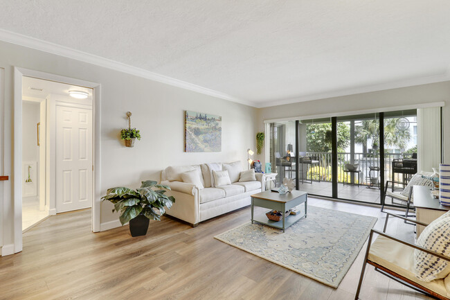 Building Photo - 155 Yacht Club Dr