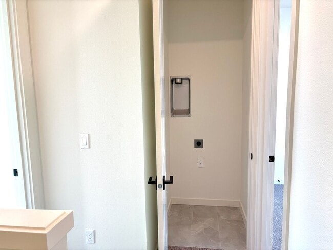 Building Photo - St. Johns Townhouse - Modern, Spacious, New Construction 2 Bedroom with A/C, Washer/Dryer, and Pr...